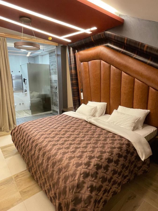 Hotel Havana ロズニツァ エクステリア 写真