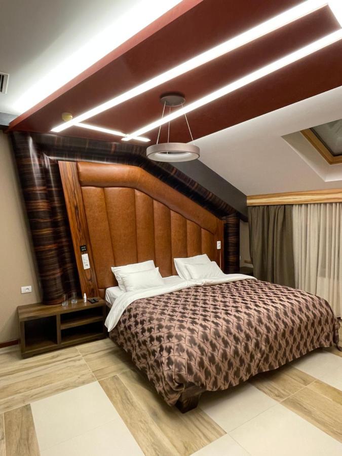 Hotel Havana ロズニツァ エクステリア 写真
